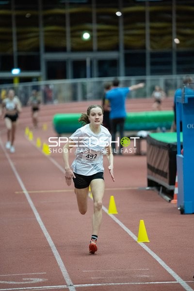 Leichtathletin mit Startnummer 492