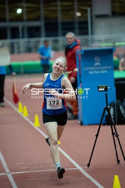 Läuferin mit Startnummer 172