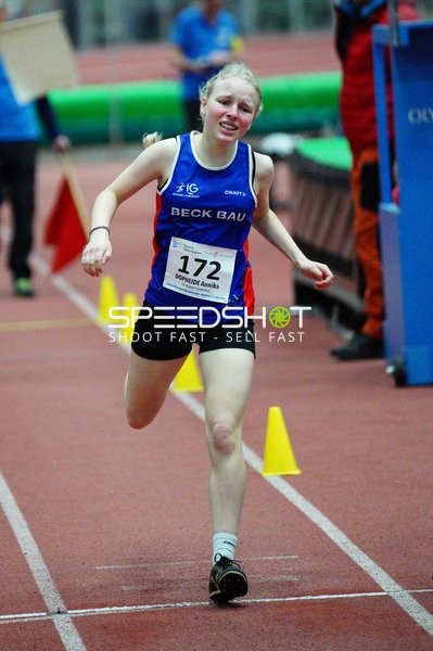 Athletin mit Startnummer 172 in Aktion