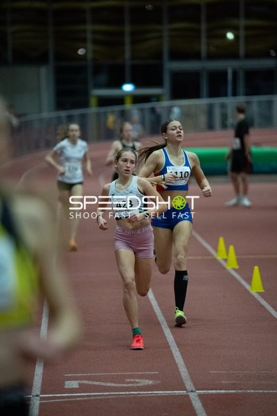 Läuferinnen mit Startnummern 423 und 110