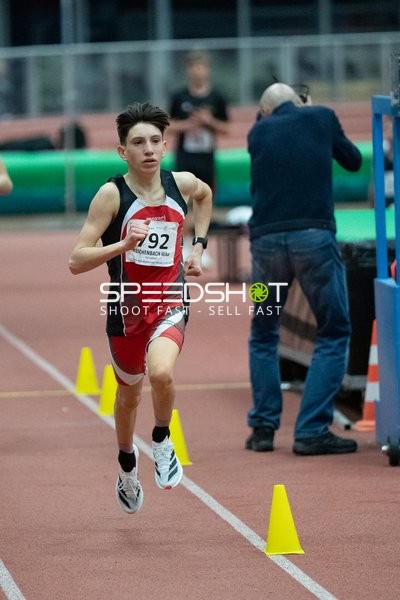 Läufer mit Startnummer 92 in Aktion