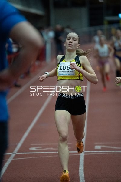 Leichtathletin mit Startnummer 106