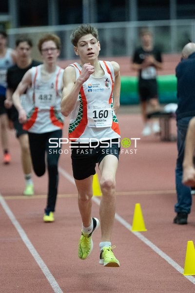 Läufer mit Startnummer 160 in Aktion