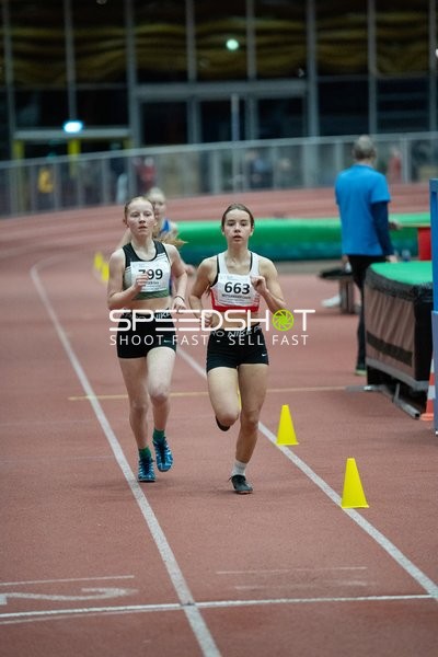 Läuferinnen mit Startnummern 663 und 799