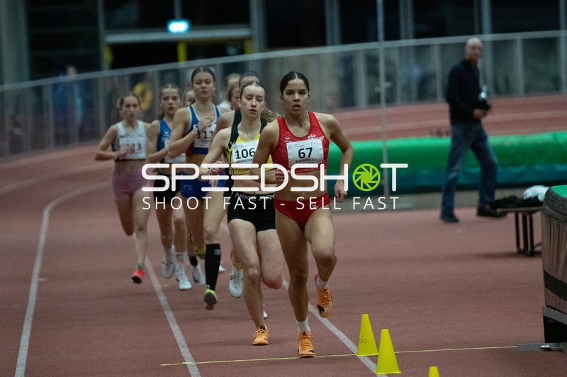 Läuferinnen mit Startnummern 67 und 106