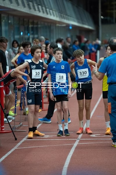 Athleten mit Startnummern 10, 18 und 330