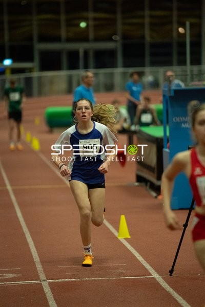 Läuferin mit Startnummer 905