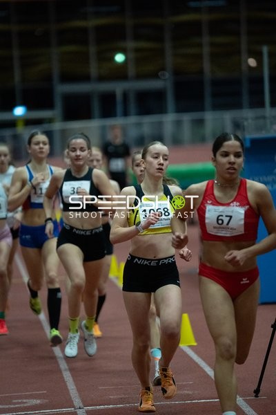 Läuferinnen mit Startnummern 67 und 1068