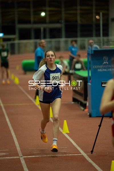 Läuferin mit Startnummer 905