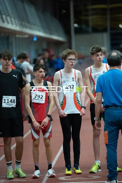 Athleten mit Startnummern 1148, 792 und 482