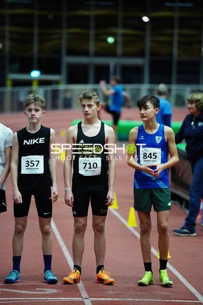 Leichtathleten mit Startnummern 357, 710 und 845