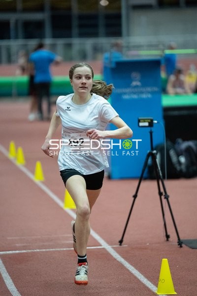 Athletin mit Startnummer 492 in Aktion