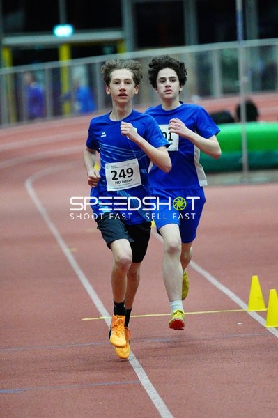 Läufer mit Startnummer 249 und 201