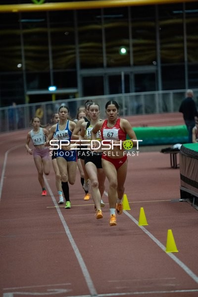 Läuferinnen mit Startnummern 67, 1110 und 423