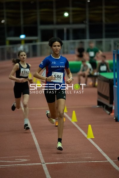 Startnummer 586 führt beim Lauf