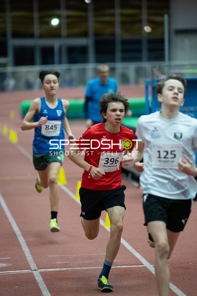 Läufer mit Startnummern 125, 396 und 845