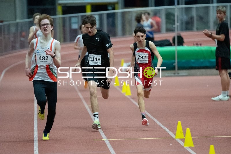 Läufer mit Startnummern 482, 1148 und 792