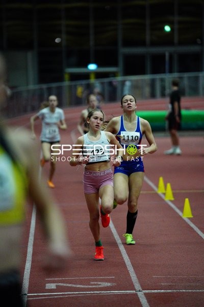 Läuferinnen mit Startnummern 423 und 110