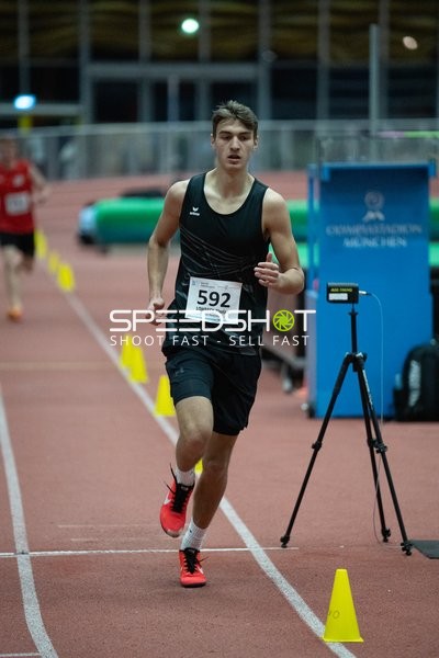 Läufer mit Startnummer 592 in Aktion