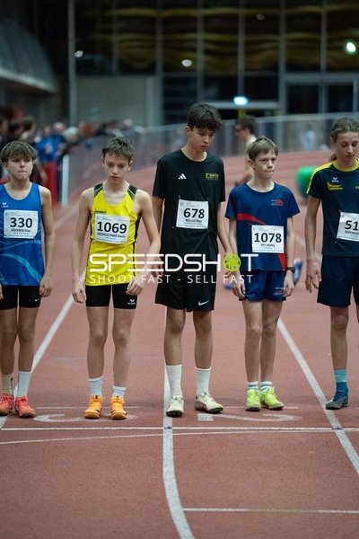 Startnummern 330, 1069, 678, 1078 und 51 an der Startlinie