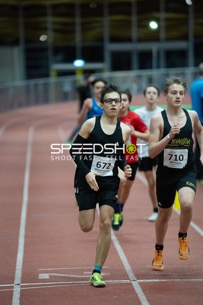 Läufer mit Startnummern 672 und 710