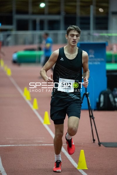 Läufer mit Startnummer 592