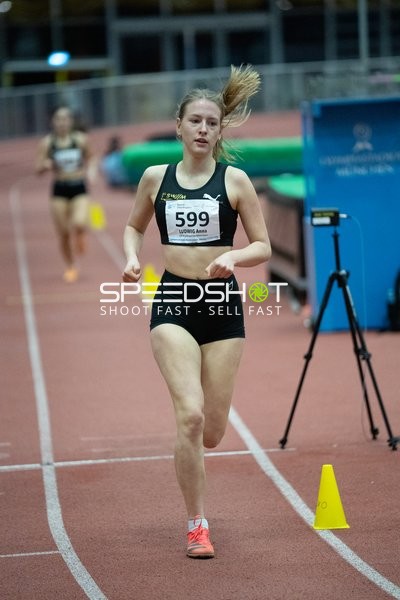 Leichtathletin mit Startnummer 599