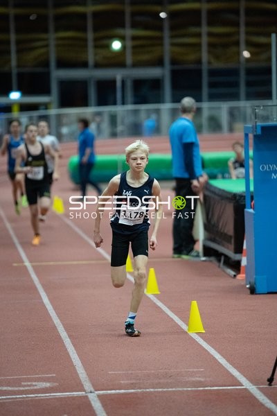 Läufer mit Startnummer 1178 sprintet