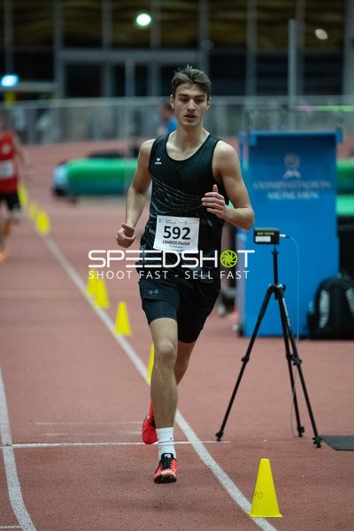 Athlet mit Nummer 592 in Aktion