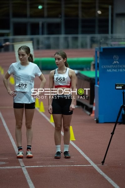 Athletinnen mit Startnummern 492 und 663 am Start