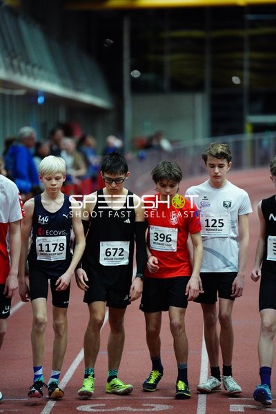 Leichtathleten mit Startnummern am Start