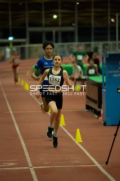 Läuferin mit Startnummer 1162 in Aktion