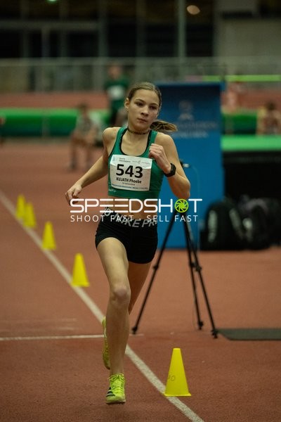 Leichtathletin mit Startnummer 543 in Aktion