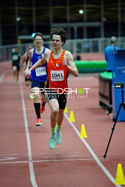 Läufer mit Startnummer 1041 in Aktion