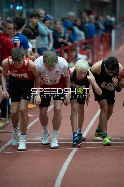 Start der Läufer mit Nummern 398, 673, 1178, 672