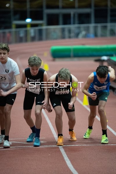 Start zum Lauf mit 4 Athleten