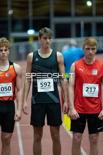 Athleten mit Startnummern 050, 592 und 217