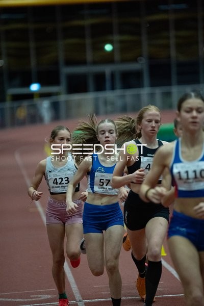 Läuferinnen mit Startnummern im Wettkampf