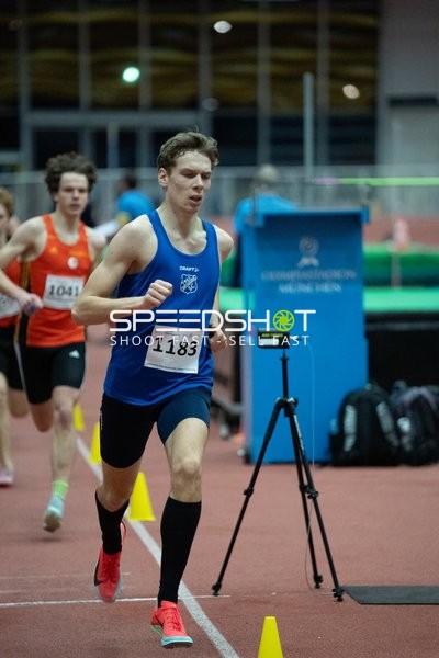 Läufer mit Startnummer 1183 in Aktion