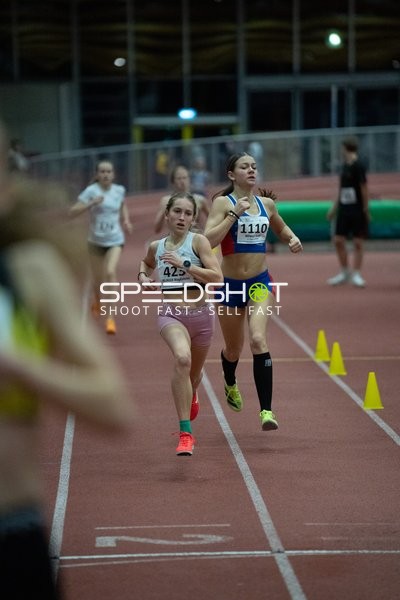 Läuferinnen mit Startnummern 1110 und 425