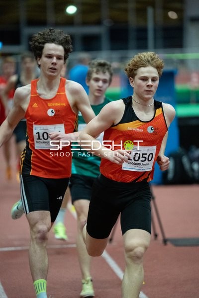 Läufer mit Startnummer 050 und 10