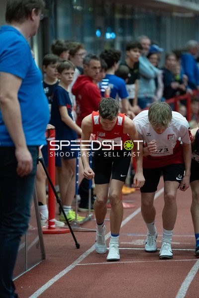 Startvorbereitung mit Startnummern 298 und 273