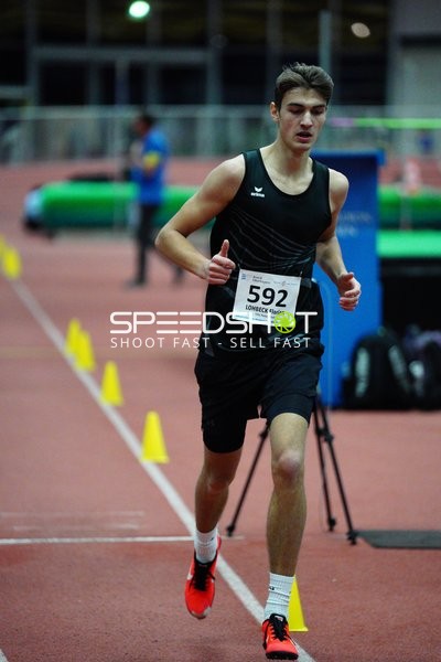 Läufer mit Startnummer 592