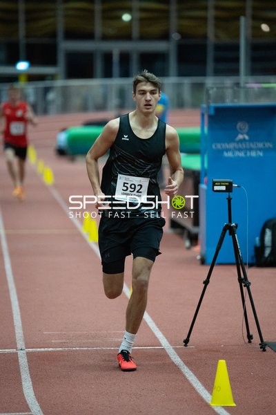 Läufer mit Startnummer 592