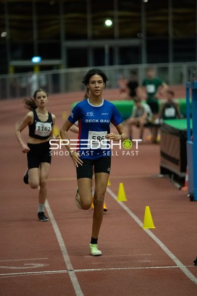 Startnummer 586 führt Lauf an