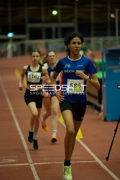 Läuferinnen mit Startnummern 586 und 1162