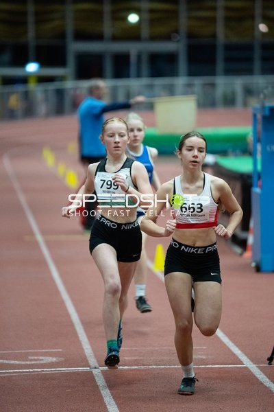 Läuferinnen mit Startnummern 663 und 799