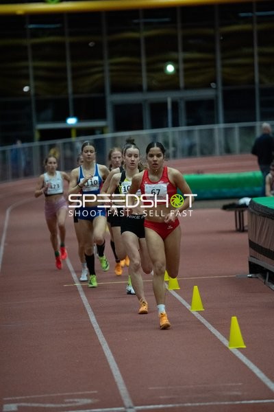 Läuferinnen mit Startnummern 67, 110, 109, 423