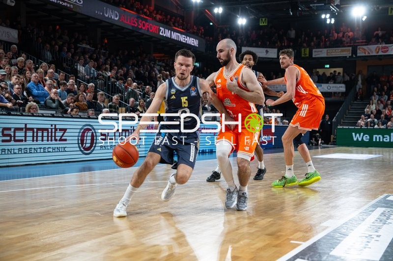 Spielaktion mit Martin Hermannsson (15; Alba Berlin) und Tommy Kuhse (12; Rasta Vechta)