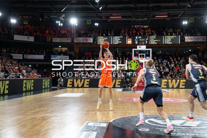 Spielaktion mit Joschka Ferner (9; Rasta Vechta) beim Wurf